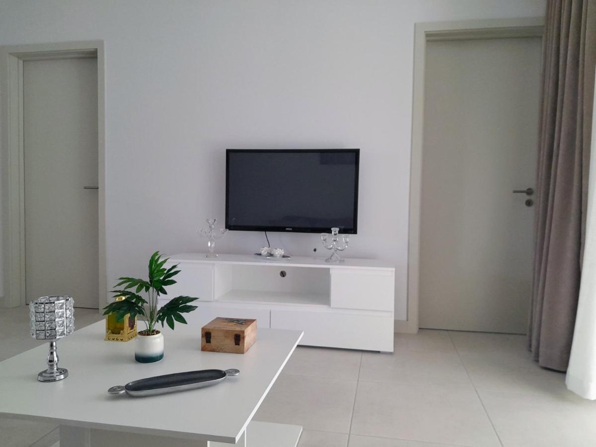 Appt Neuf De 2Ch Ds Residence Avec Piscine, Route Cotiere Grand Bay Buitenkant foto